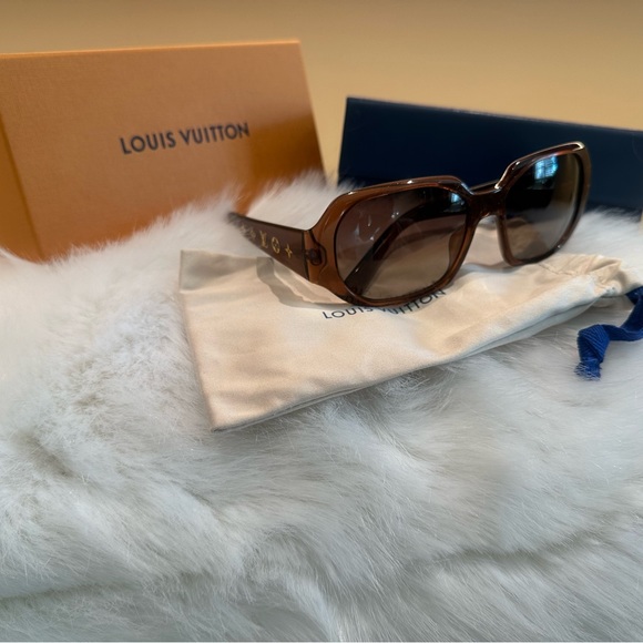 Authentic and certified Louis Vuitton sunsglasses with case, bag and box - Picture 1 of 6